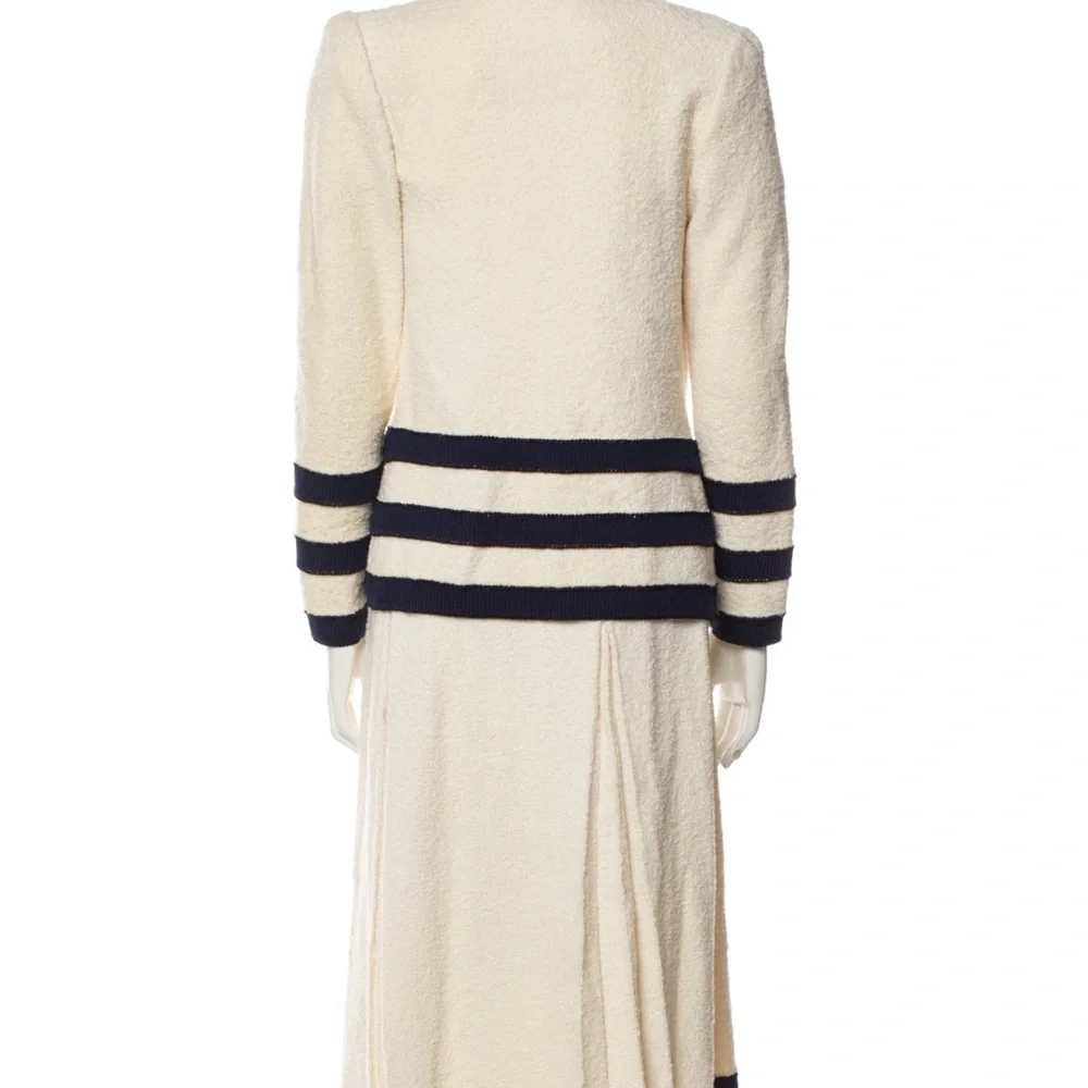Vintage Adolfo Cream and Navy Blue Two-Piece Skirt Set - Size Small - Picture 10 of 12
